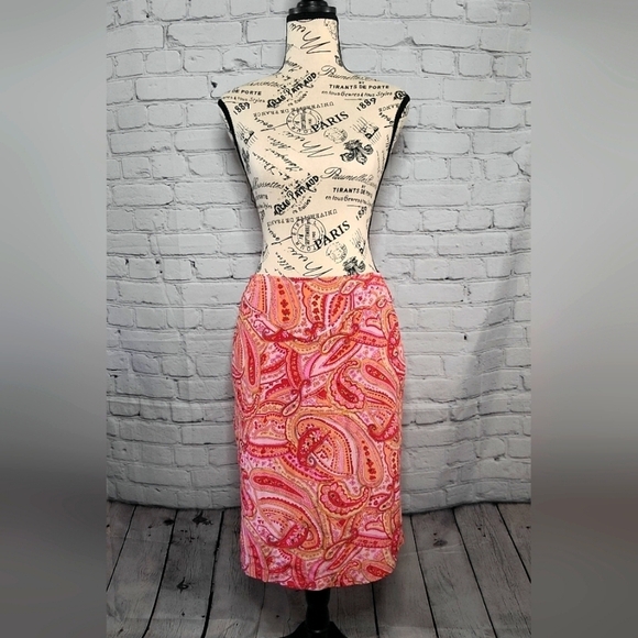 Worthington Dresses & Skirts - WORTHINGTON 100% Silk Paisley Pink fully lined Pencil skirt Size 4
